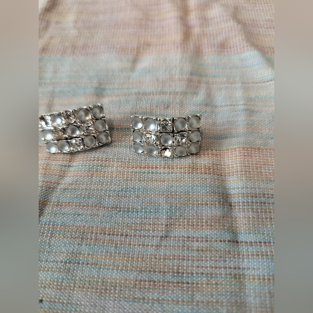 Vintage Silver Tone Faux Pearl &‎ Rhinestone Clip On Earrings Glam Elegant - Picture 6 of 8